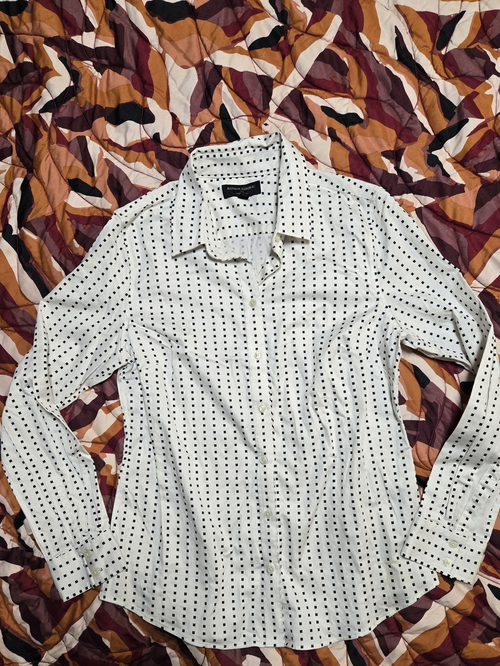 Banana Republic Riley Tailored-Fit White/Black Dot Pattern